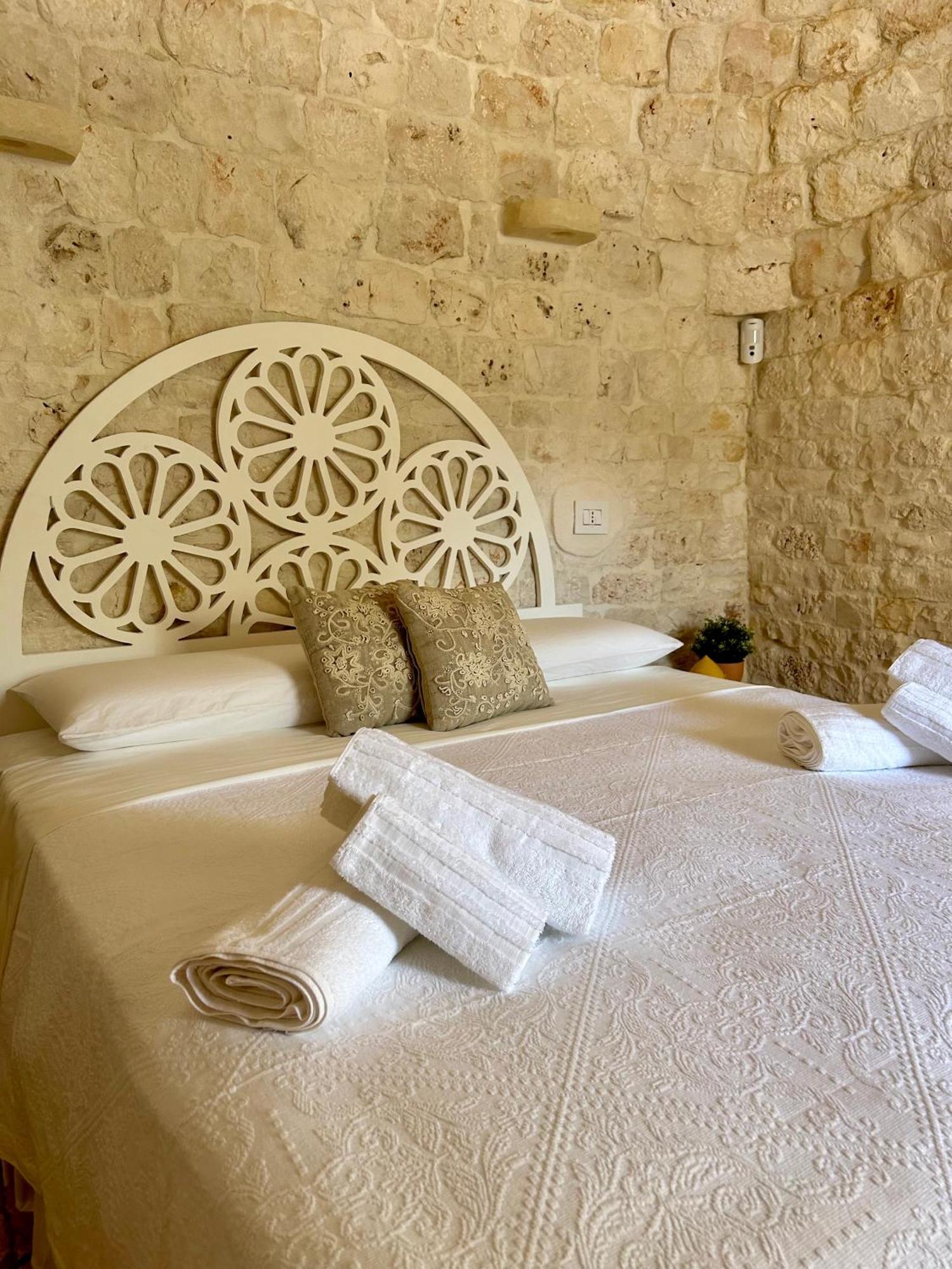 Trulli In Contrada - Monopoli Pension Buitenkant foto