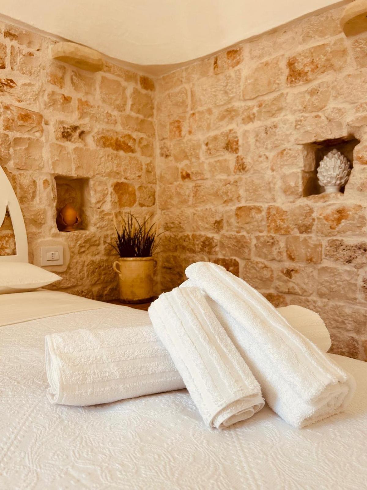 Trulli In Contrada - Monopoli Pension Buitenkant foto